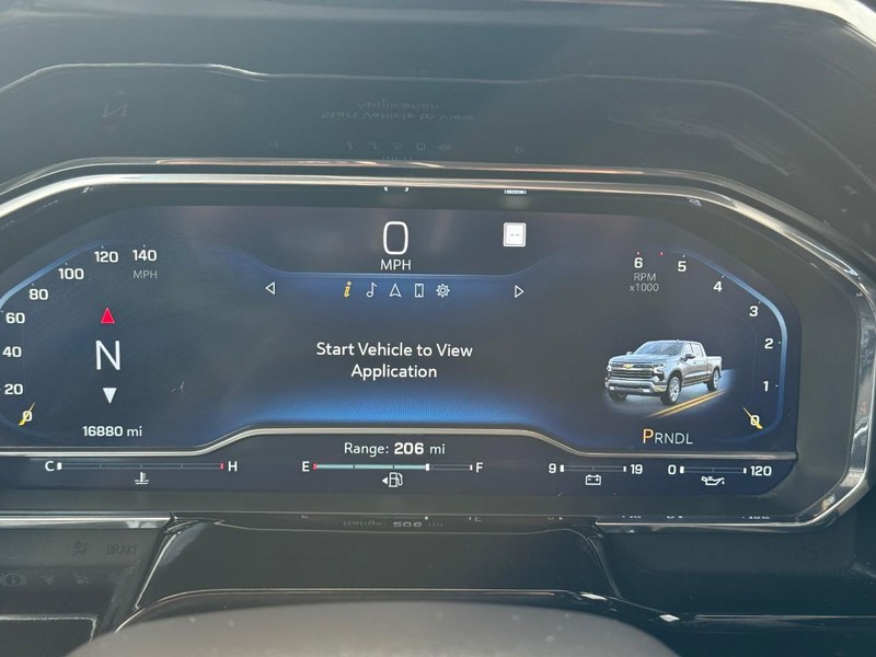 Chevrolet Silverado 1500 Vehicle Full-screen Gallery Image 21