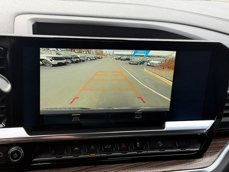 Chevrolet Silverado 1500 Vehicle Full-screen Gallery Image 22