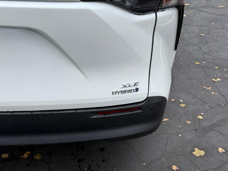 Toyota Sienna Vehicle Full-screen Gallery Image 5