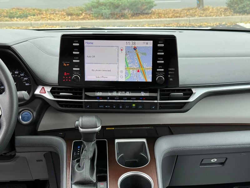 Toyota Sienna Vehicle Full-screen Gallery Image 13