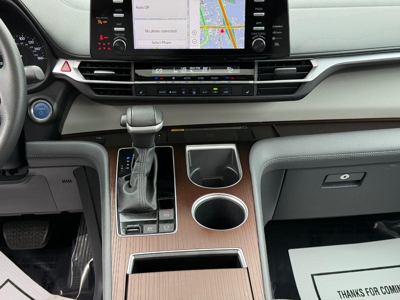 Toyota Sienna Vehicle Full-screen Gallery Image 14