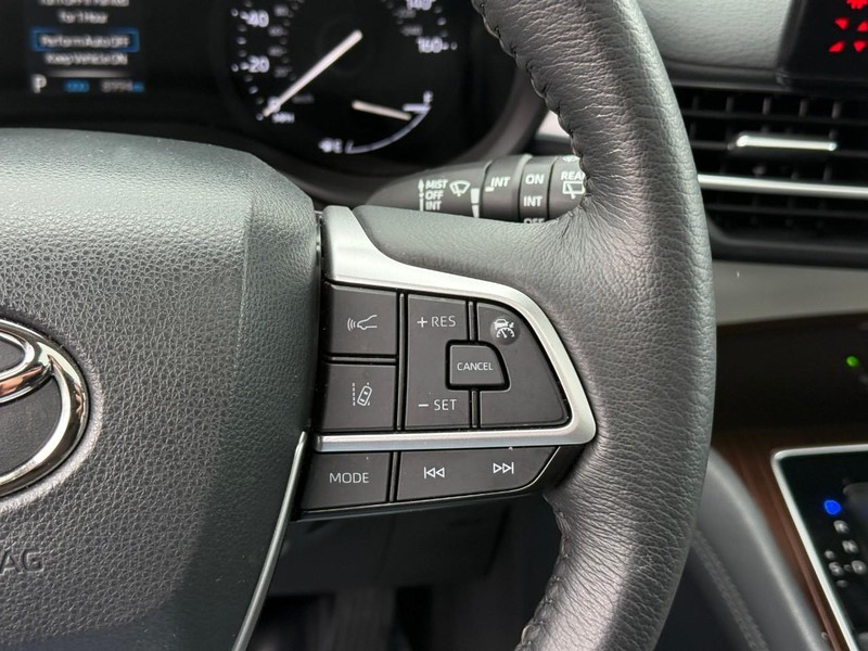 Toyota Sienna Vehicle Full-screen Gallery Image 19