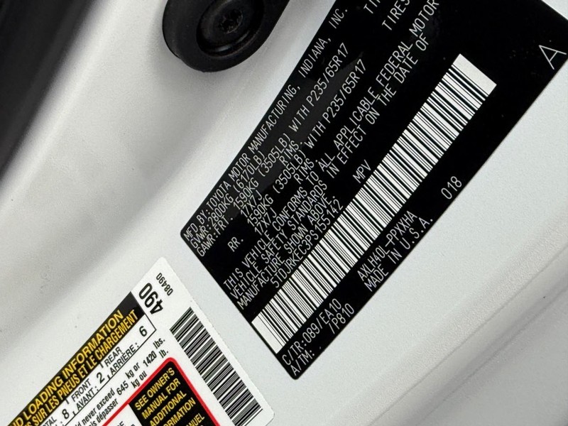 Toyota Sienna Vehicle Full-screen Gallery Image 24