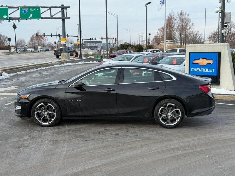 Chevrolet Malibu Vehicle Full-screen Gallery Image 2
