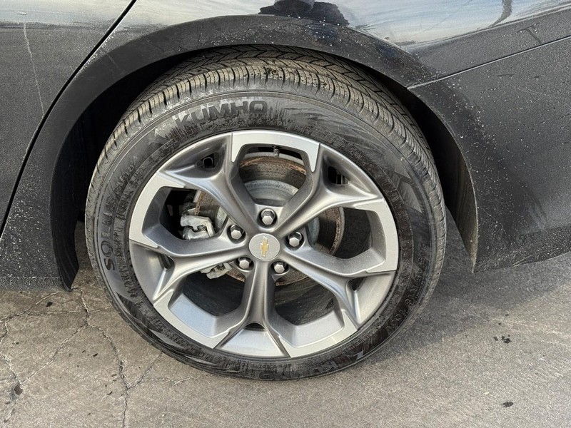 Chevrolet Malibu Vehicle Full-screen Gallery Image 4