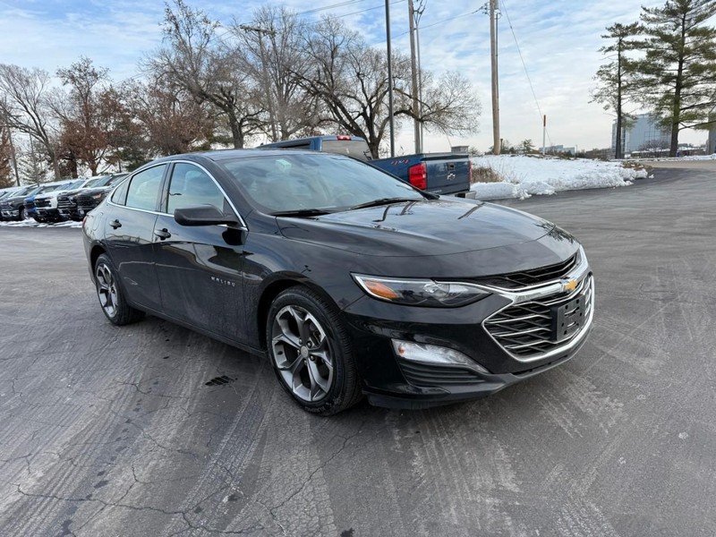 Chevrolet Malibu Vehicle Full-screen Gallery Image 8