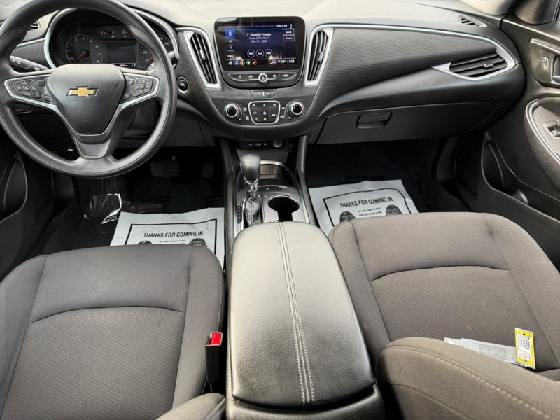 Chevrolet Malibu Vehicle Full-screen Gallery Image 11