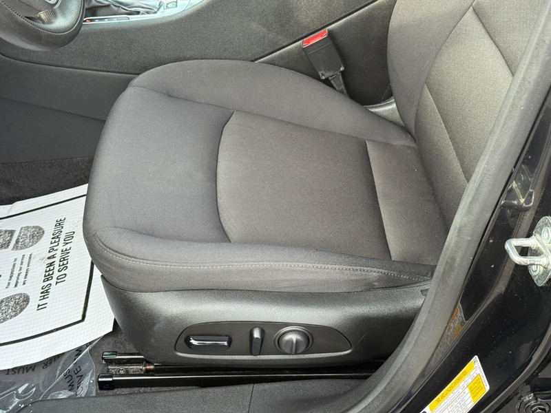 Chevrolet Malibu Vehicle Full-screen Gallery Image 16