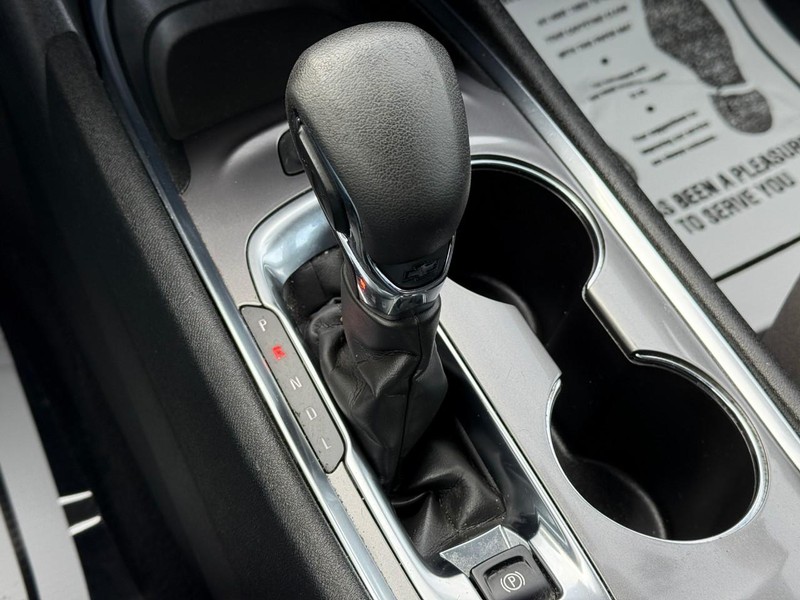 Chevrolet Malibu Vehicle Full-screen Gallery Image 23