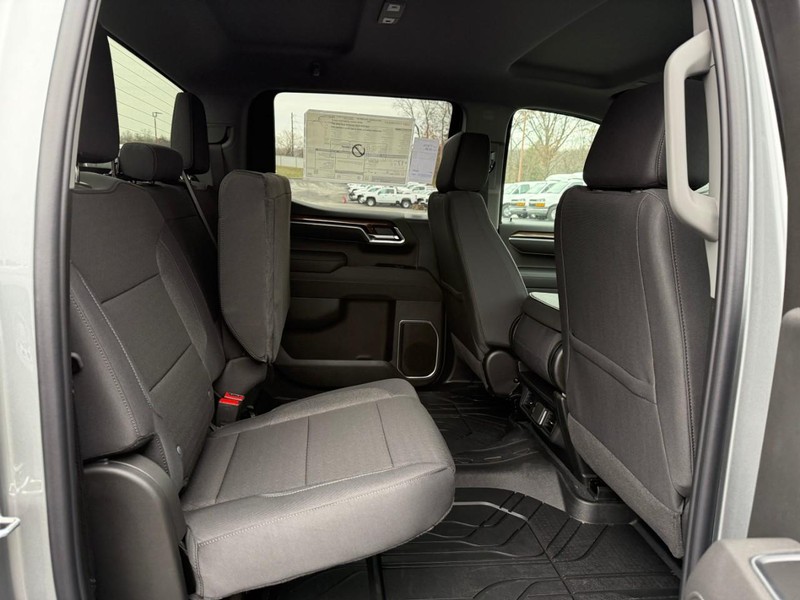 Chevrolet Silverado 1500 Vehicle Full-screen Gallery Image 6