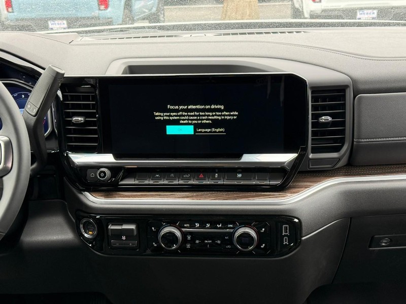 Chevrolet Silverado 1500 Vehicle Full-screen Gallery Image 9