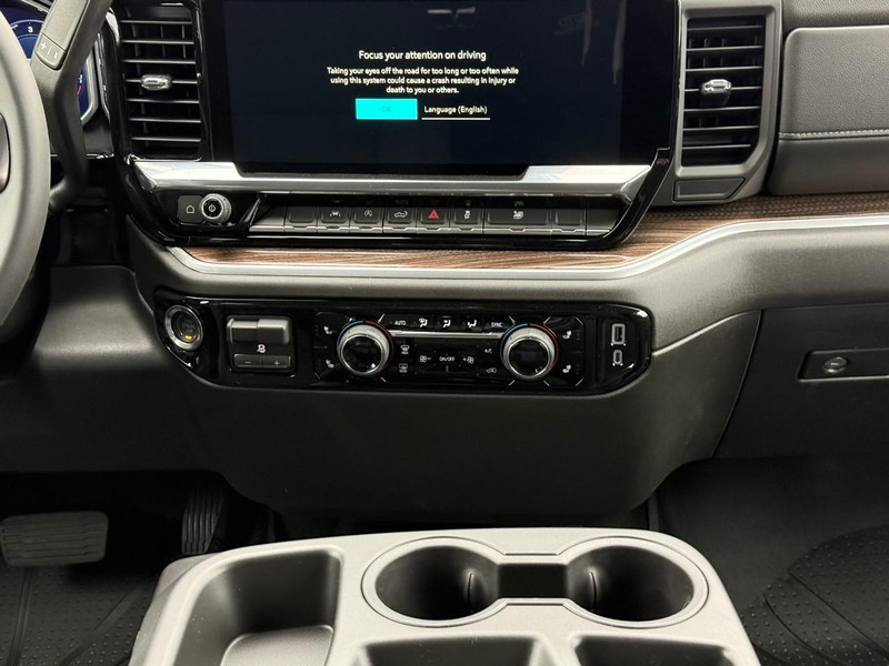 Chevrolet Silverado 1500 Vehicle Full-screen Gallery Image 10