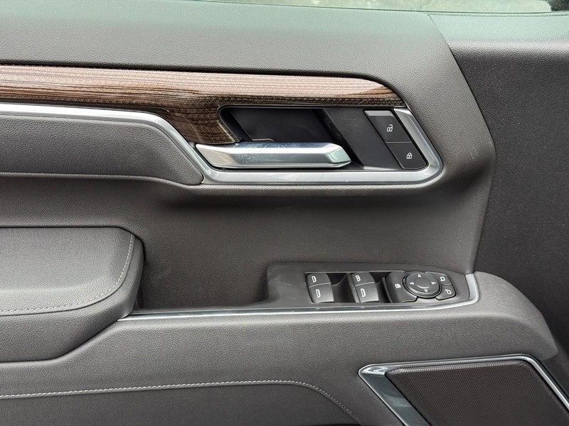 Chevrolet Silverado 1500 Vehicle Full-screen Gallery Image 11