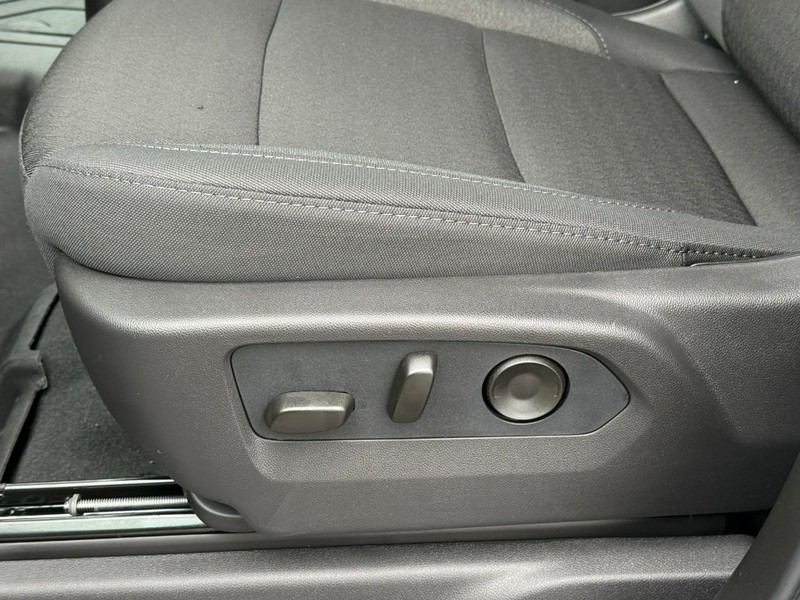 Chevrolet Silverado 1500 Vehicle Full-screen Gallery Image 13