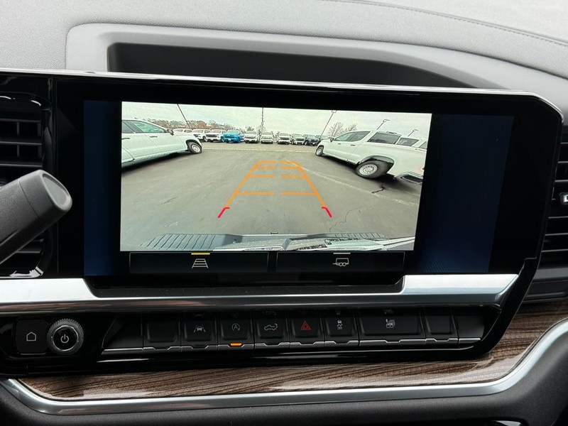 Chevrolet Silverado 1500 Vehicle Full-screen Gallery Image 17