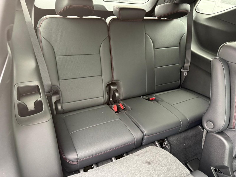 Chevrolet Traverse Vehicle Full-screen Gallery Image 7