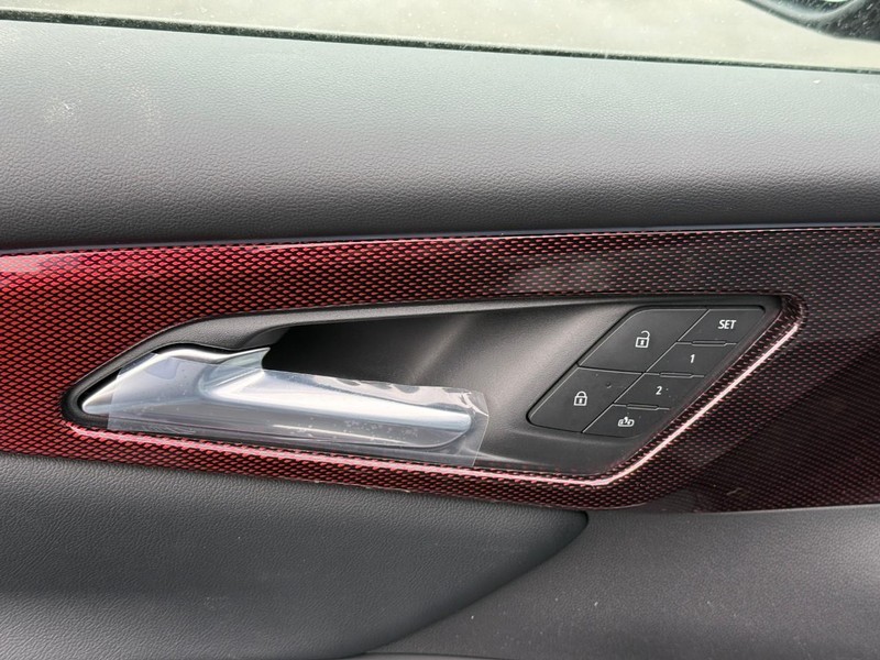 Chevrolet Traverse Vehicle Full-screen Gallery Image 13