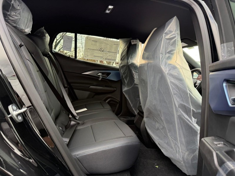 Chevrolet Equinox EV Vehicle Full-screen Gallery Image 5