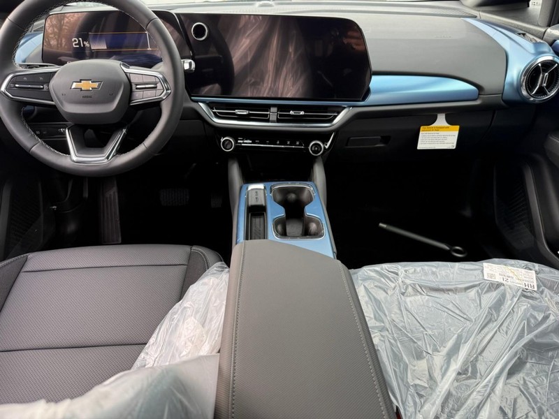 Chevrolet Equinox EV Vehicle Full-screen Gallery Image 6