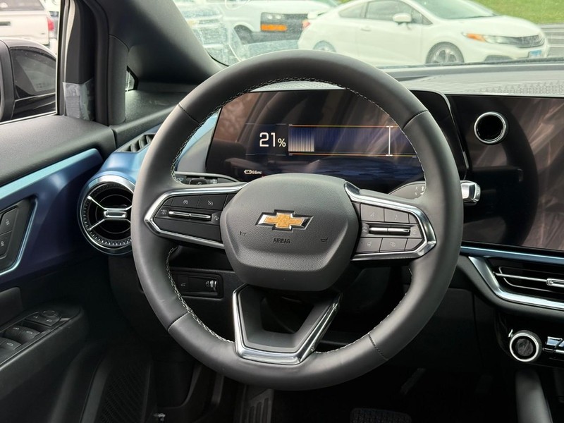 Chevrolet Equinox EV Vehicle Full-screen Gallery Image 7