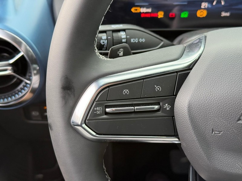 Chevrolet Equinox EV Vehicle Full-screen Gallery Image 11