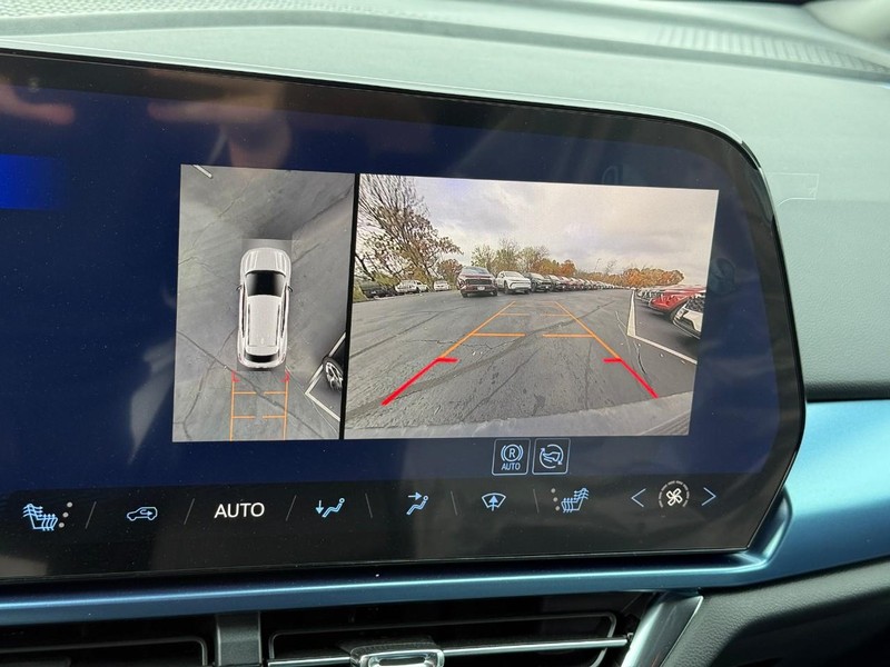 Chevrolet Equinox EV Vehicle Full-screen Gallery Image 14