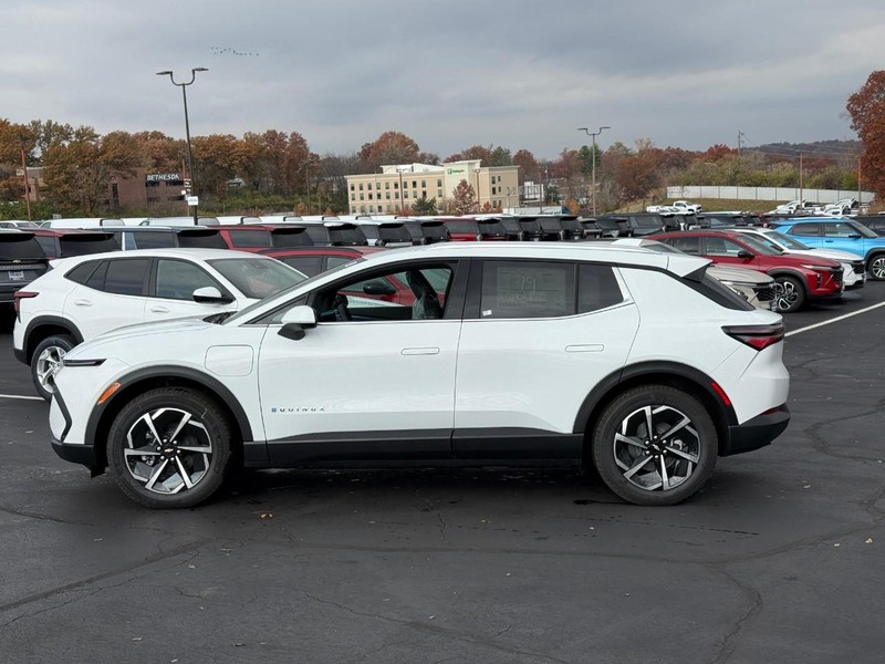 Chevrolet Equinox EV Vehicle Full-screen Gallery Image 2