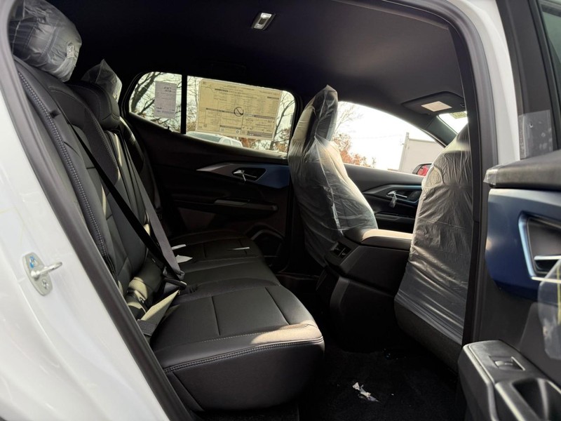 Chevrolet Equinox EV Vehicle Full-screen Gallery Image 5