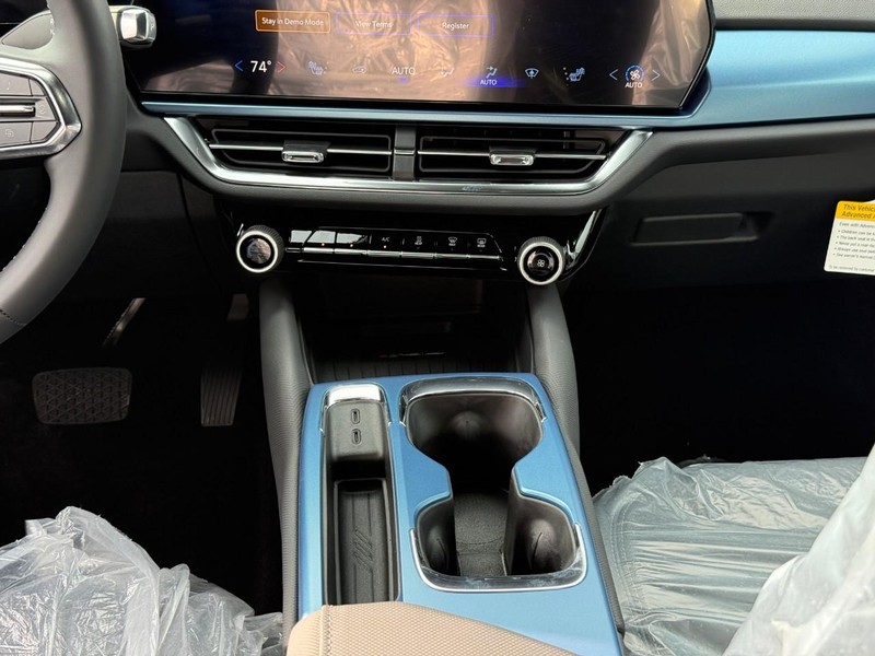 Chevrolet Equinox EV Vehicle Full-screen Gallery Image 9