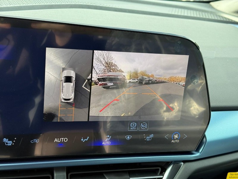 Chevrolet Equinox EV Vehicle Full-screen Gallery Image 13