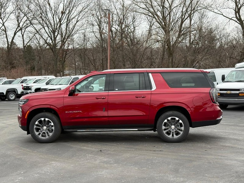 Chevrolet Suburban Vehicle Full-screen Gallery Image 2