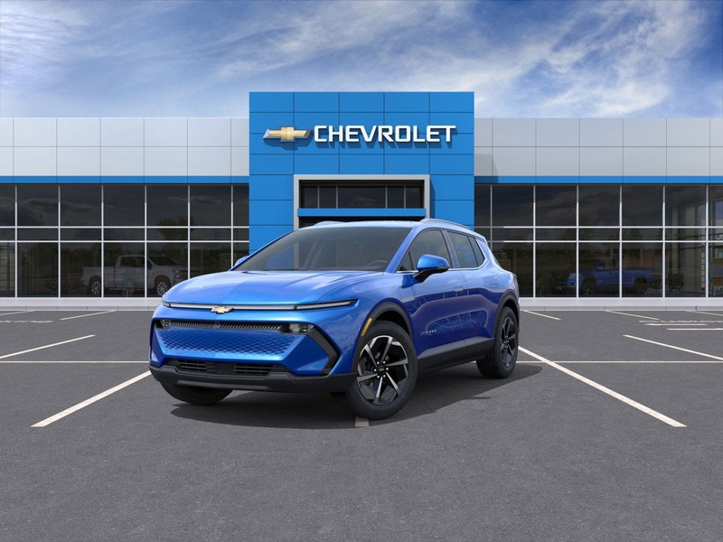 Chevrolet Equinox EV Vehicle Full-screen Gallery Image 8