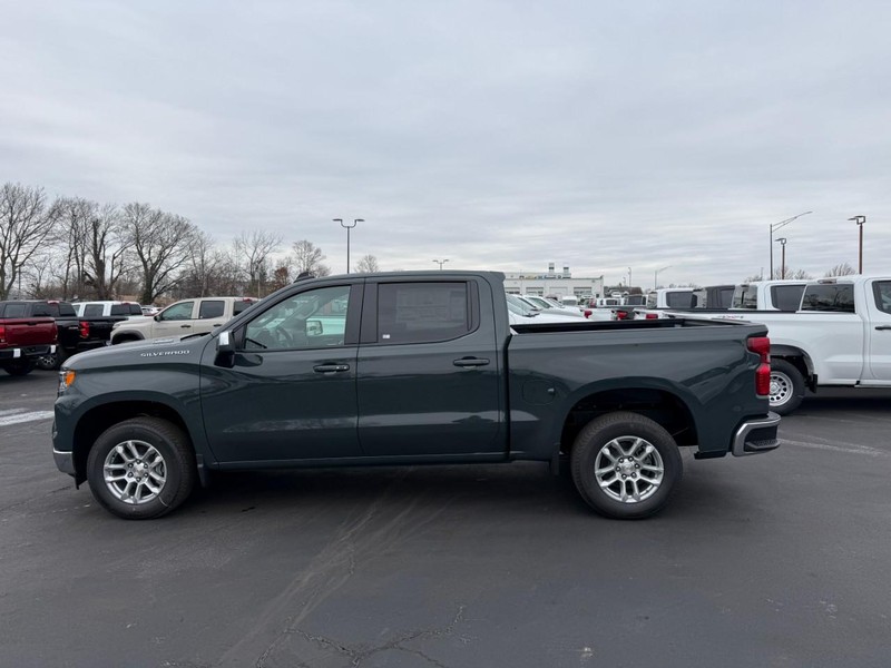 Chevrolet Silverado 1500 Vehicle Full-screen Gallery Image 2