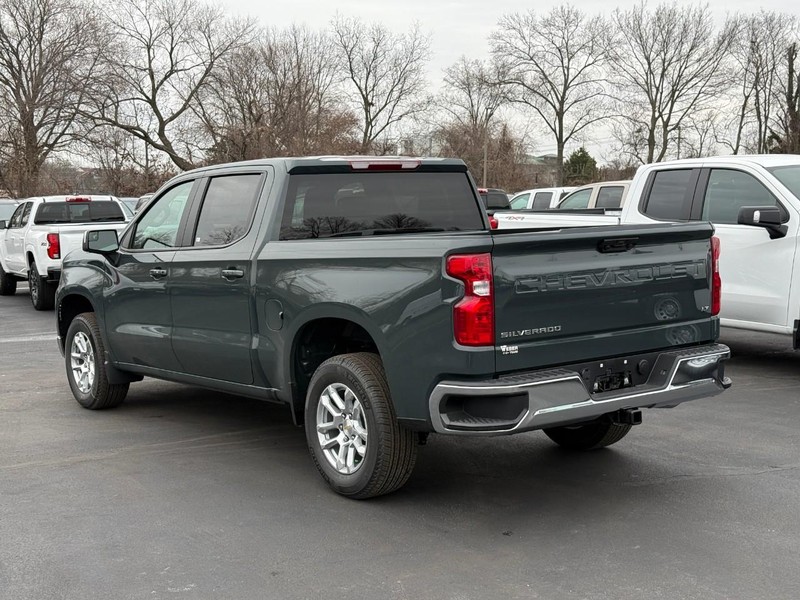 Chevrolet Silverado 1500 Vehicle Full-screen Gallery Image 3