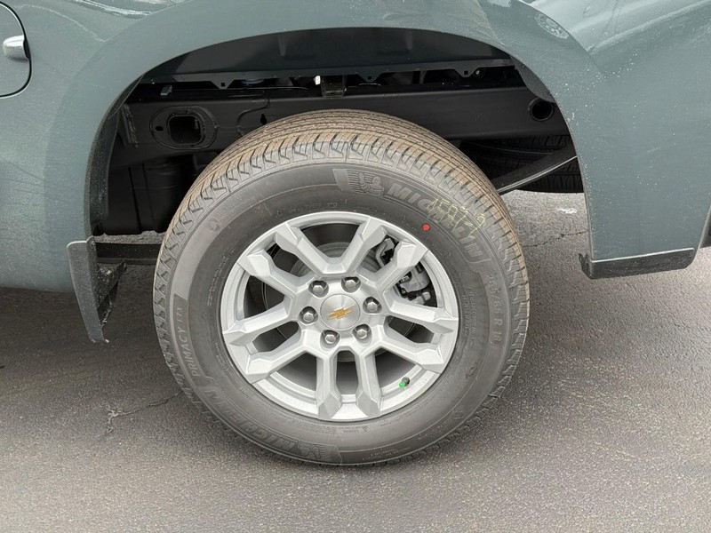 Chevrolet Silverado 1500 Vehicle Full-screen Gallery Image 4