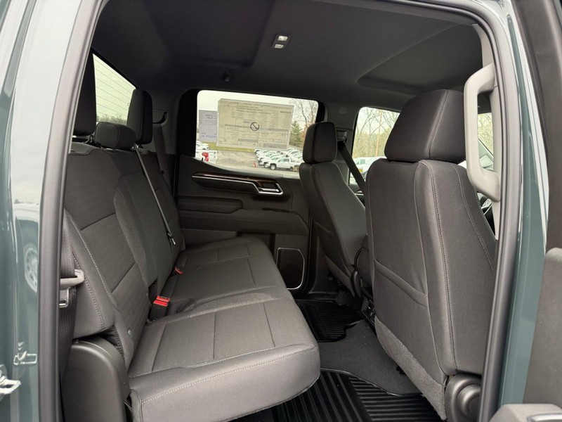 Chevrolet Silverado 1500 Vehicle Full-screen Gallery Image 5