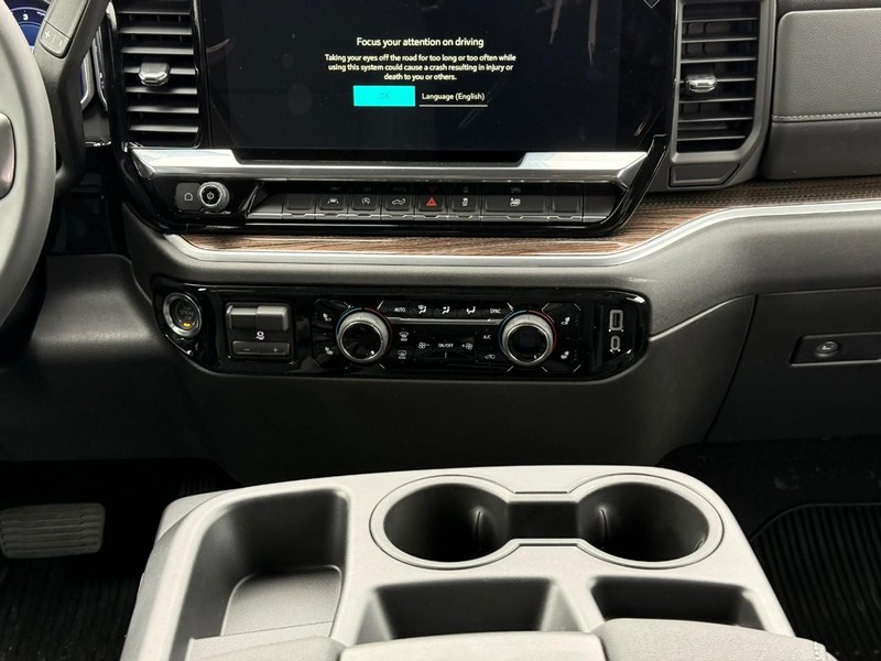 Chevrolet Silverado 1500 Vehicle Full-screen Gallery Image 9