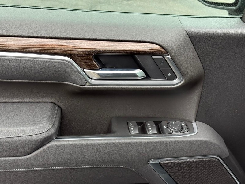 Chevrolet Silverado 1500 Vehicle Full-screen Gallery Image 10