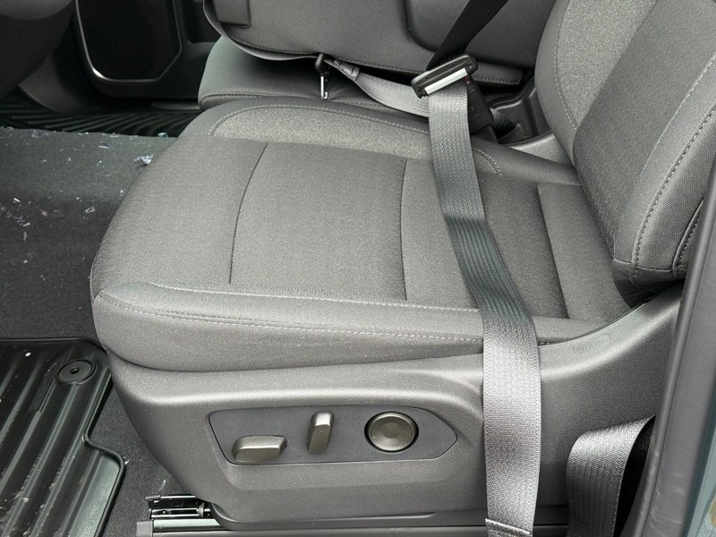 Chevrolet Silverado 1500 Vehicle Full-screen Gallery Image 11