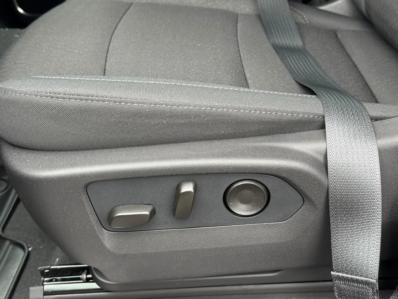 Chevrolet Silverado 1500 Vehicle Full-screen Gallery Image 12