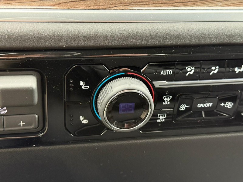 Chevrolet Silverado 1500 Vehicle Full-screen Gallery Image 15