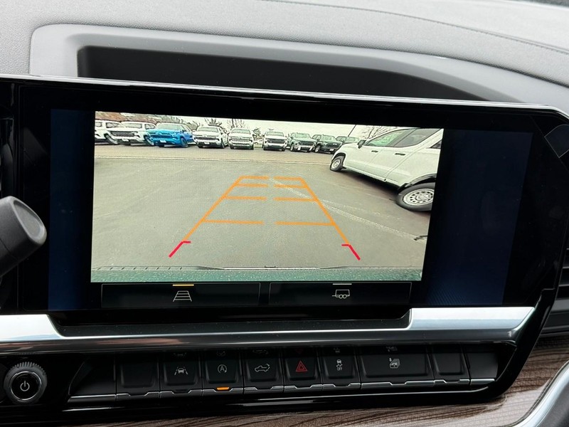 Chevrolet Silverado 1500 Vehicle Full-screen Gallery Image 16