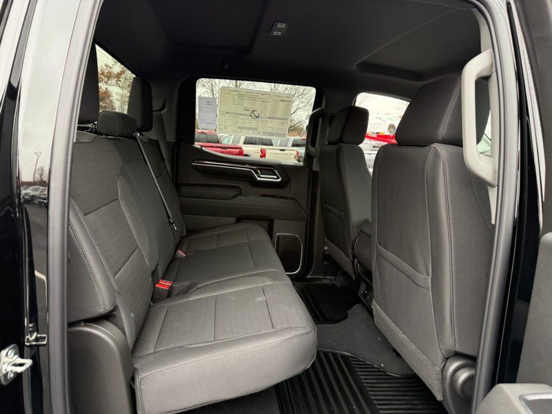 Chevrolet Silverado 1500 Vehicle Full-screen Gallery Image 5