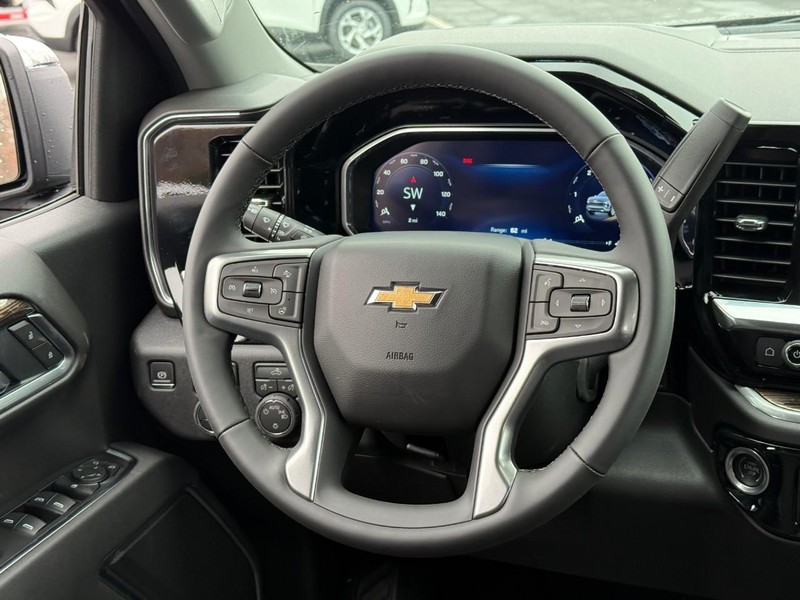 Chevrolet Silverado 1500 Vehicle Full-screen Gallery Image 7