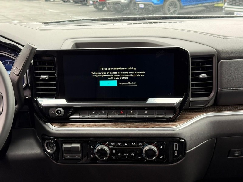 Chevrolet Silverado 1500 Vehicle Full-screen Gallery Image 8