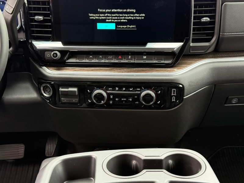 Chevrolet Silverado 1500 Vehicle Full-screen Gallery Image 9