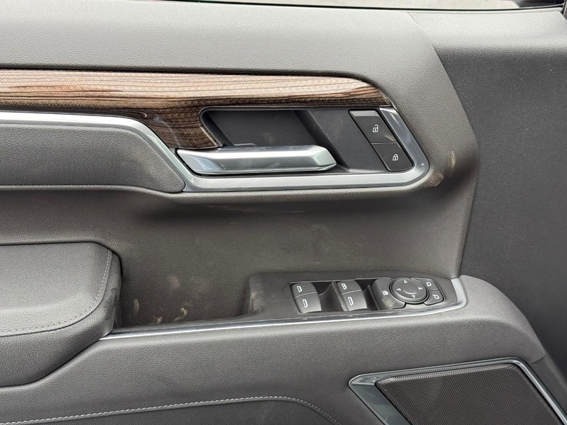 Chevrolet Silverado 1500 Vehicle Full-screen Gallery Image 10