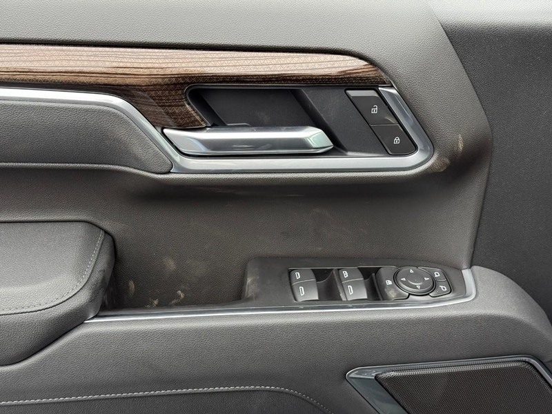 Chevrolet Silverado 1500 Vehicle Full-screen Gallery Image 12