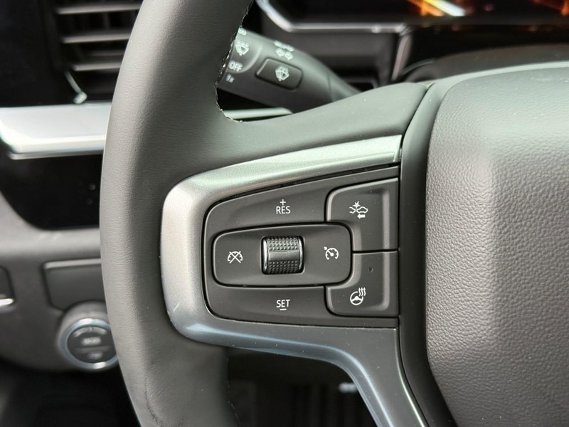 Chevrolet Silverado 1500 Vehicle Full-screen Gallery Image 13