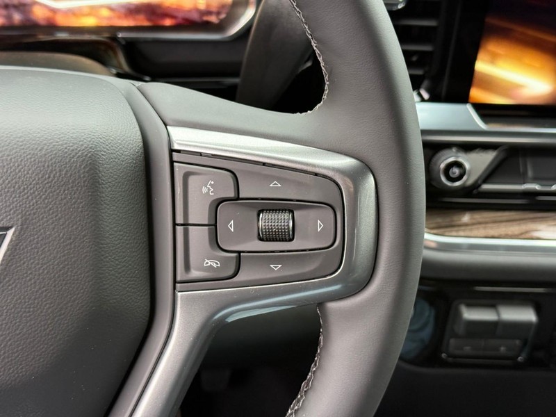 Chevrolet Silverado 1500 Vehicle Full-screen Gallery Image 14